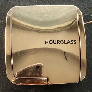 Hourglass Ambient Lighting Blush in Mood Expsoure